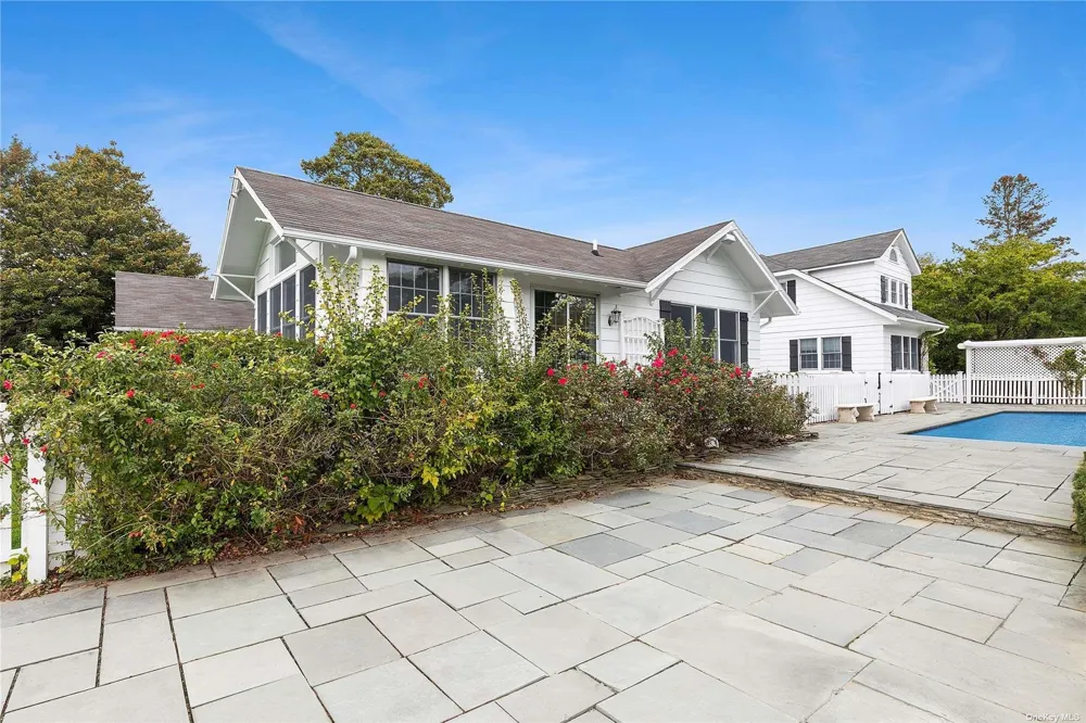 22 Bayfield Lane Westhampton Beach, NY 11978