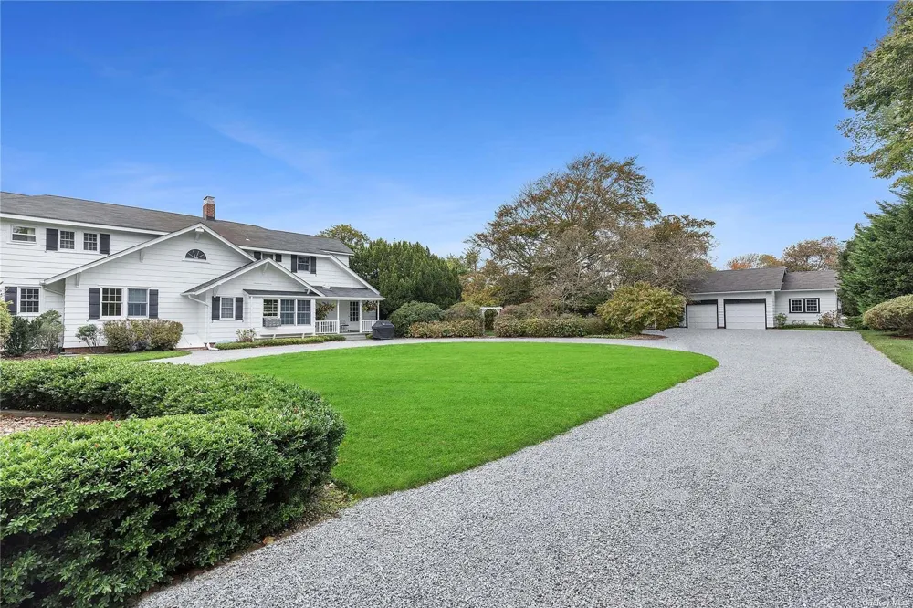 22 Bayfield Lane Westhampton Beach, NY 11978