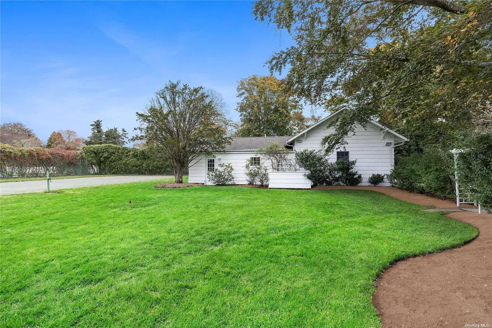 22 Bayfield Lane Westhampton Beach, NY 11978