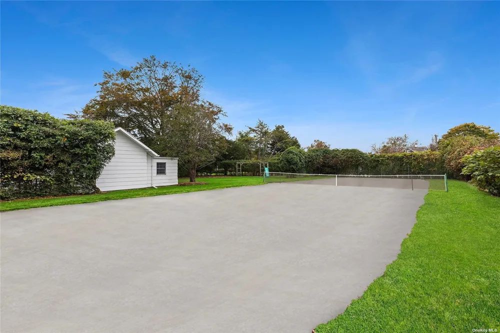 22 Bayfield Lane Westhampton Beach, NY 11978