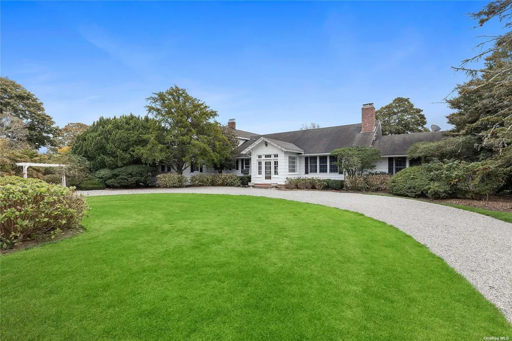 22 Bayfield Lane Westhampton Beach, NY 11978