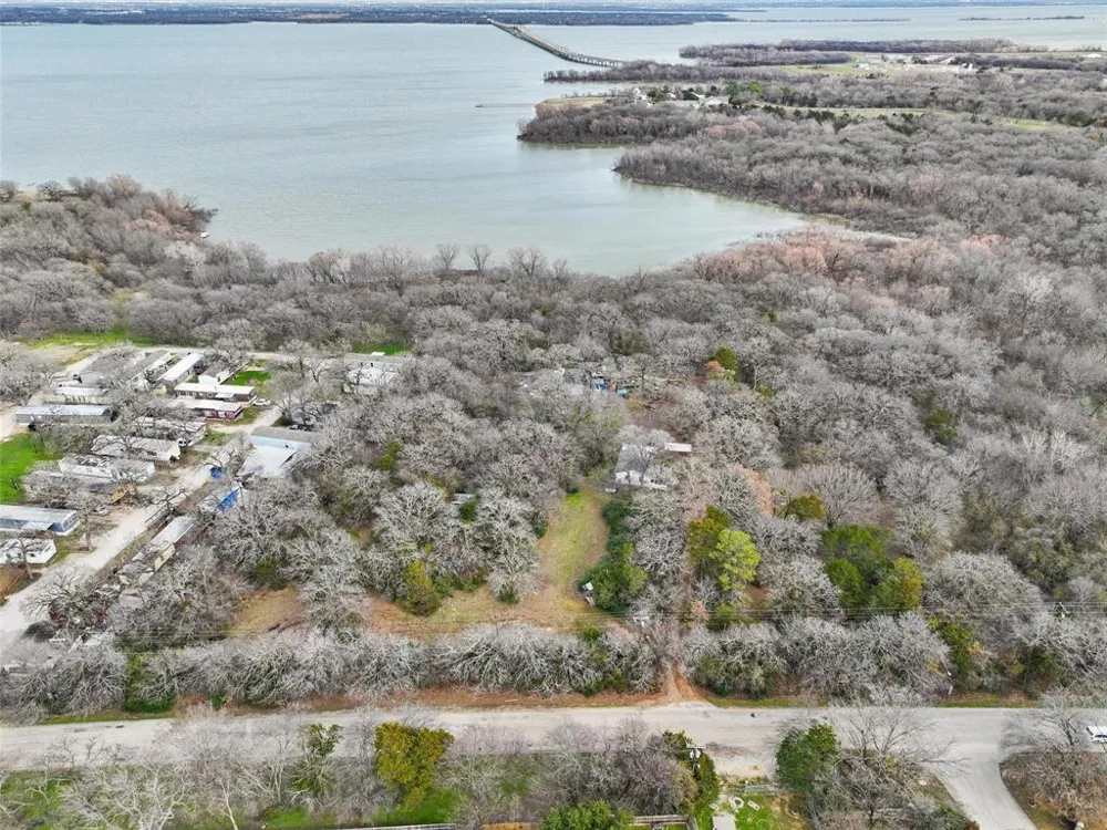 429 S Shady Shores Road Shady Shores, TX 76208