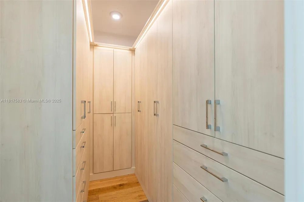 16901 Collins Ave #902 Sunny Isles Beach, FL 33160