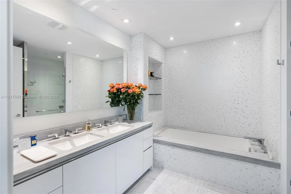 16901 Collins Ave #902 Sunny Isles Beach, FL 33160