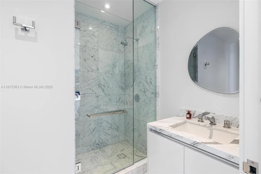 16901 Collins Ave #902 Sunny Isles Beach, FL 33160
