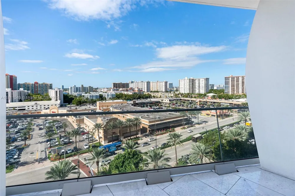 16901 Collins Ave #902 Sunny Isles Beach, FL 33160