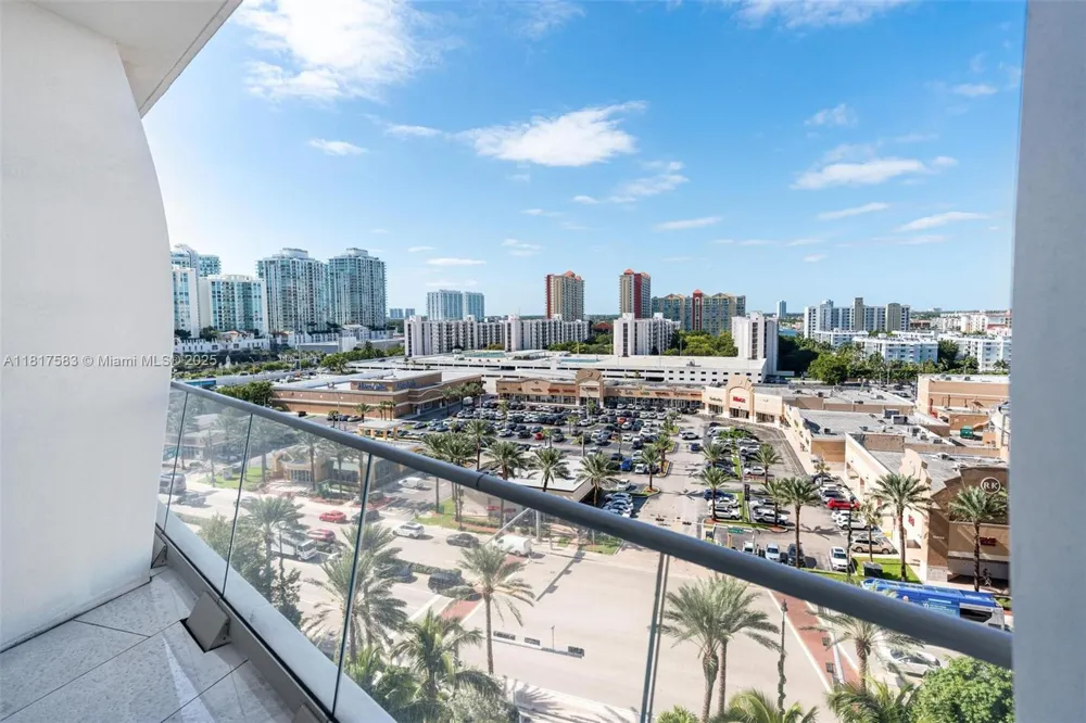 16901 Collins Ave #902 Sunny Isles Beach, FL 33160