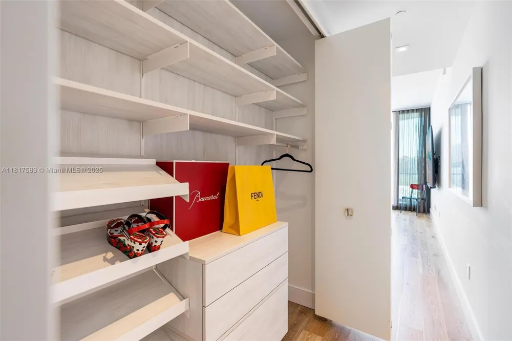 16901 Collins Ave #902 Sunny Isles Beach, FL 33160