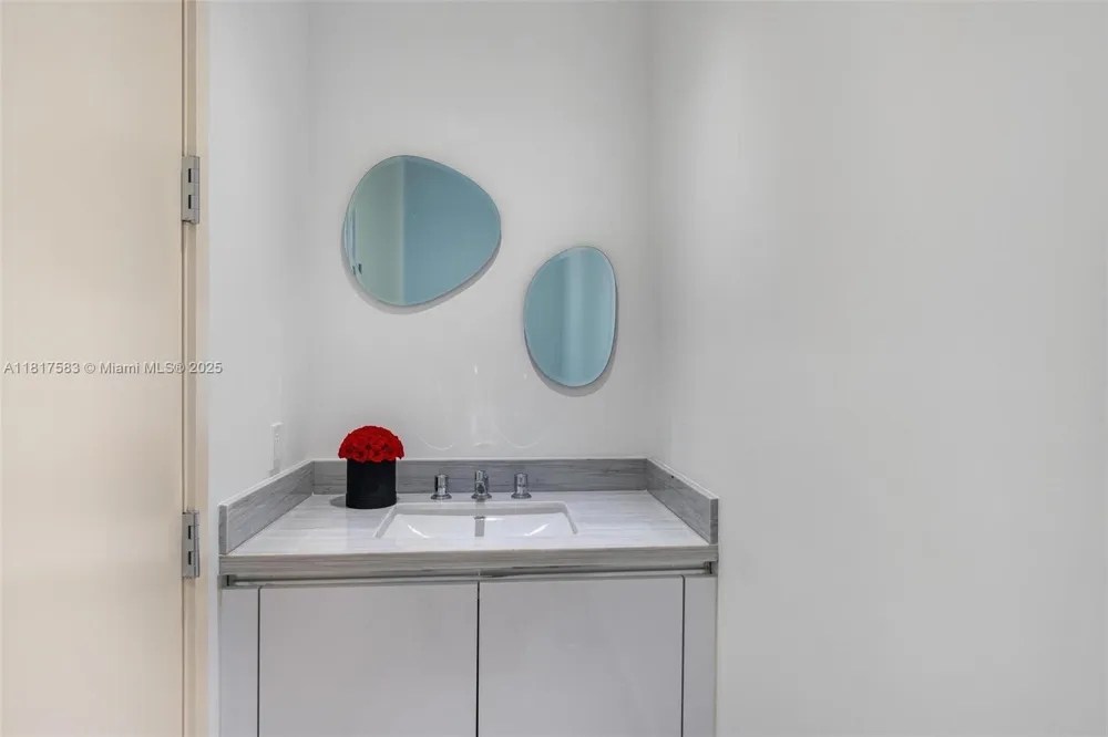 16901 Collins Ave #902 Sunny Isles Beach, FL 33160