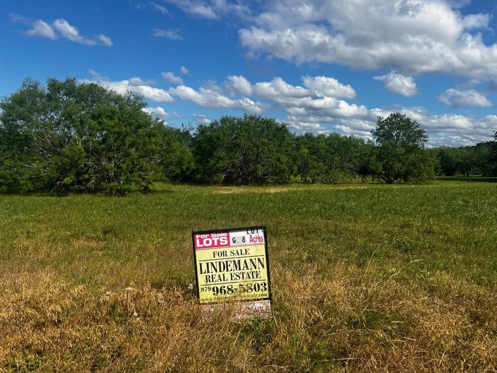 5 High Meadow Court East Schulenburg, TX 78956