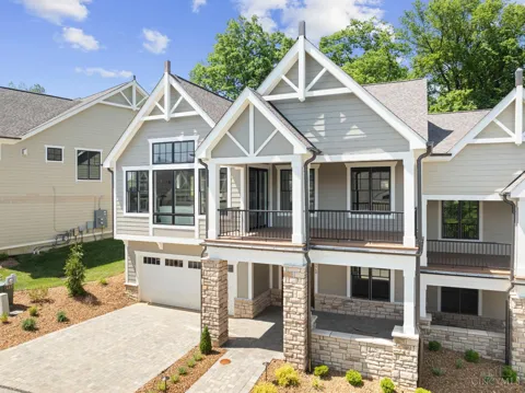 5960 Woodland Lane