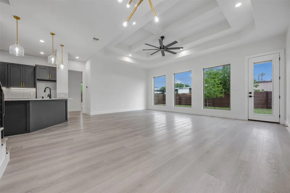 303 W Lane Avenue Manor, TX 78653