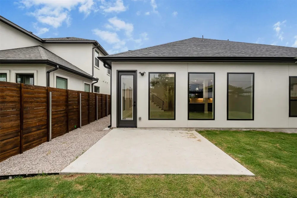 303 W Lane Avenue Manor, TX 78653