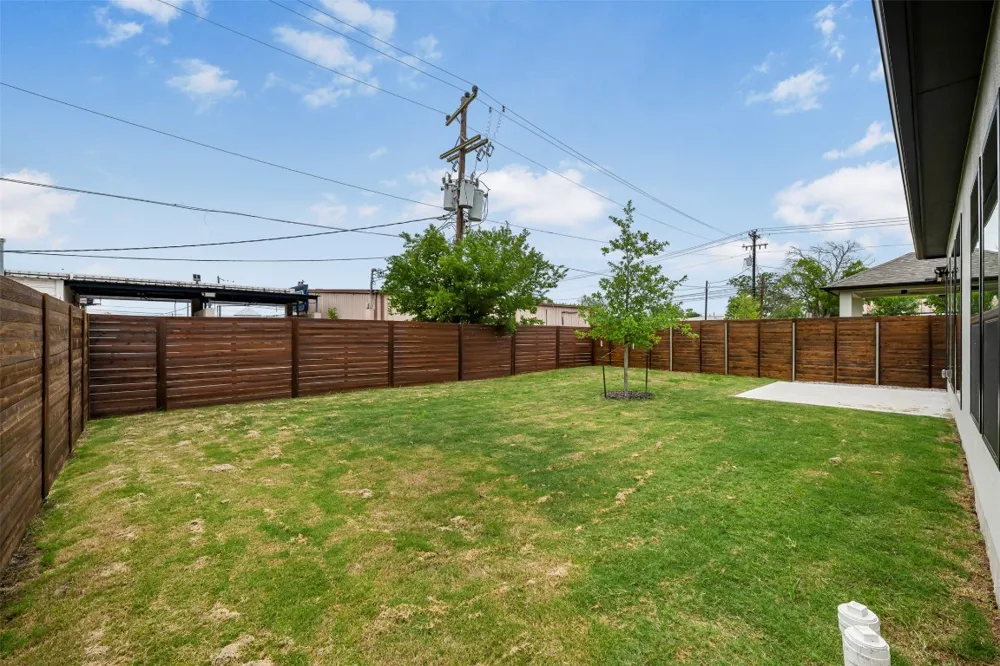 303 W Lane Avenue Manor, TX 78653