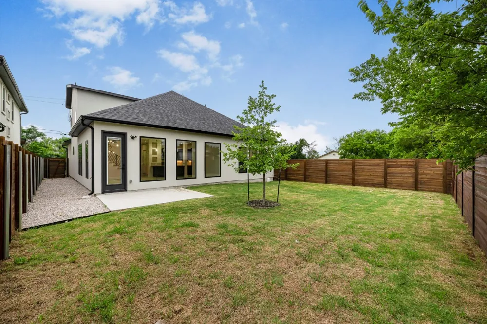303 W Lane Avenue Manor, TX 78653