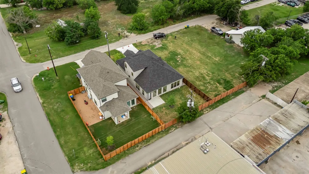 303 W Lane Avenue Manor, TX 78653