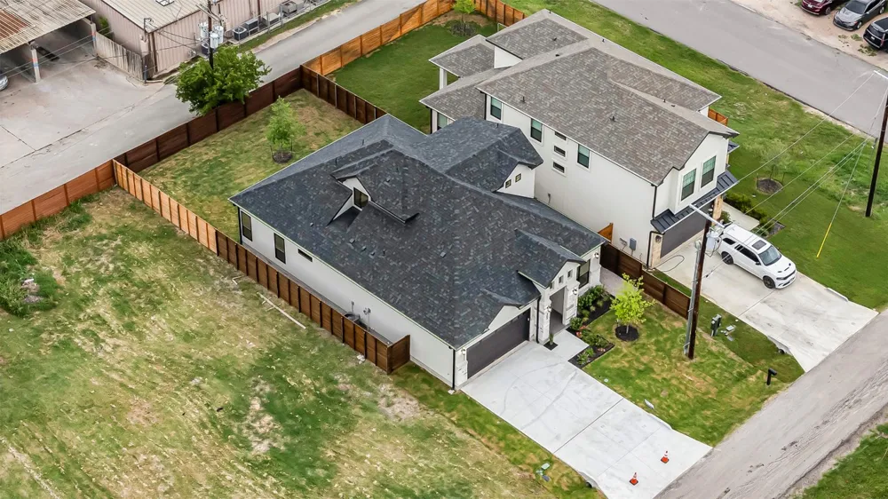303 W Lane Avenue Manor, TX 78653