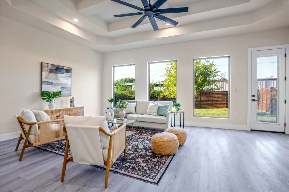 303 W Lane Avenue Manor, TX 78653