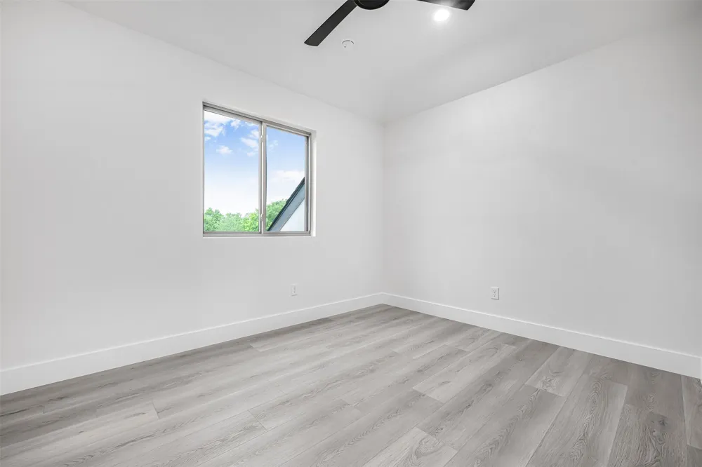 303 W Lane Avenue Manor, TX 78653