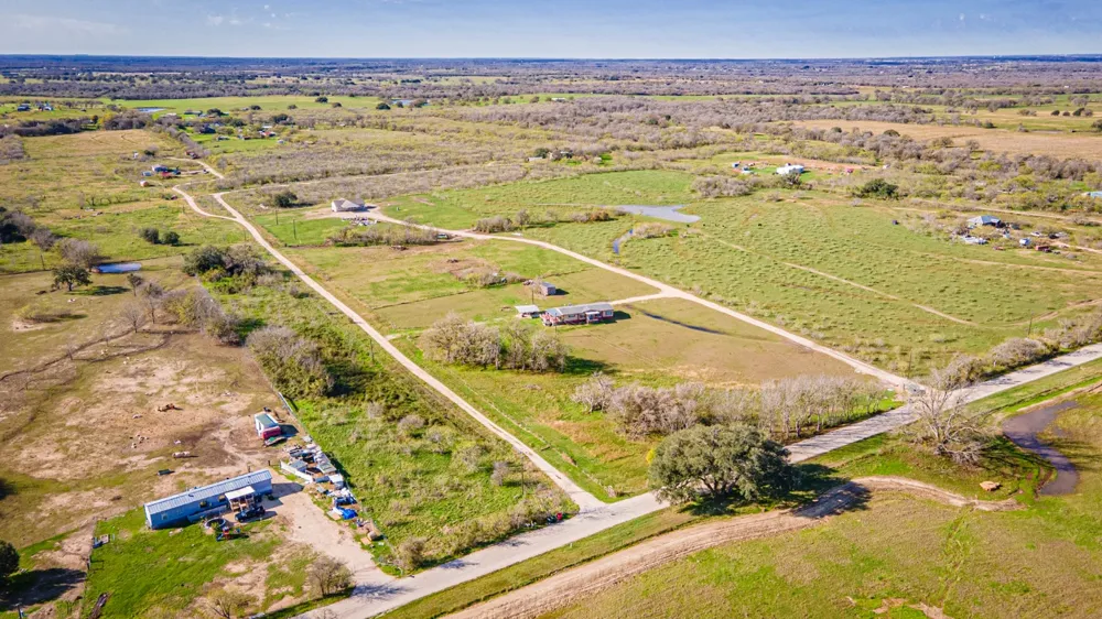 3370 Pettytown Road Dale, TX 78616