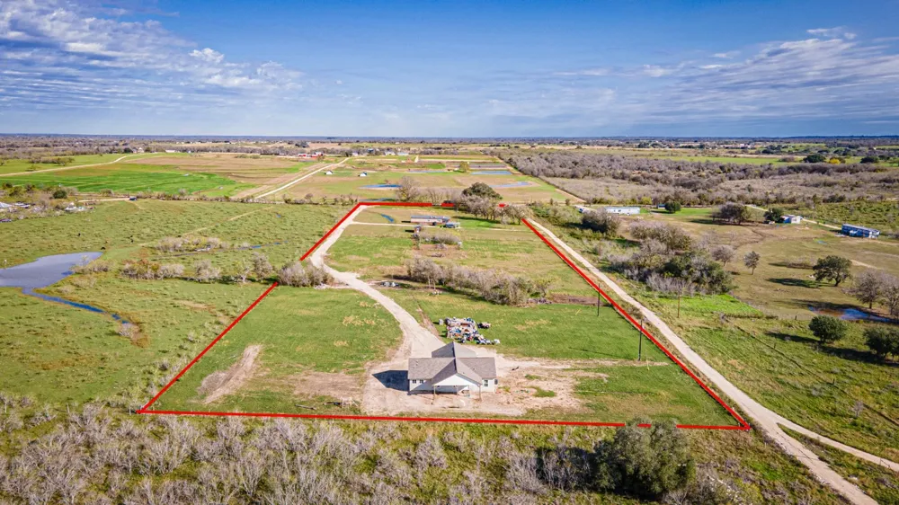3370 Pettytown Road Dale, TX 78616