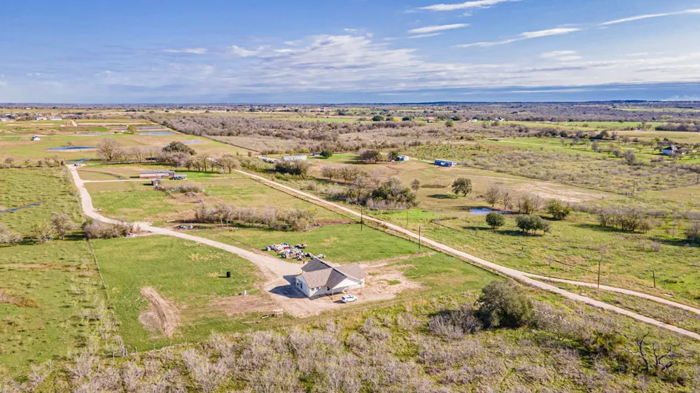 3370 Pettytown Road Dale, TX 78616