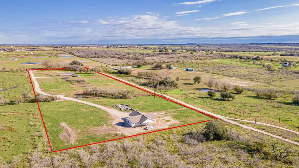 3370 Pettytown Road Dale, TX 78616