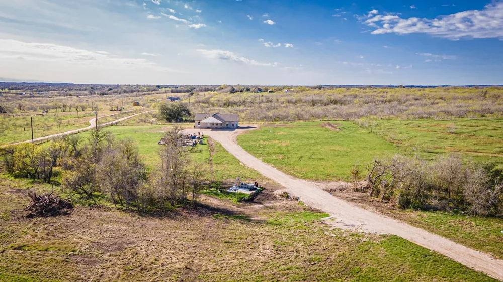3370 Pettytown Road Dale, TX 78616