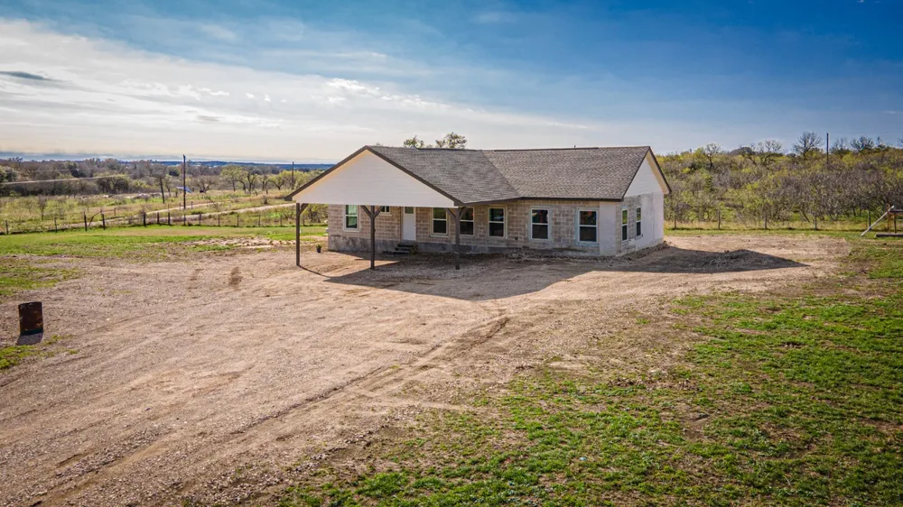 3370 Pettytown Road Dale, TX 78616