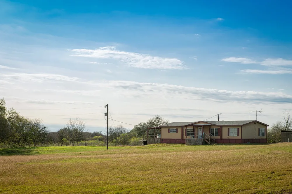 3370 Pettytown Road Dale, TX 78616