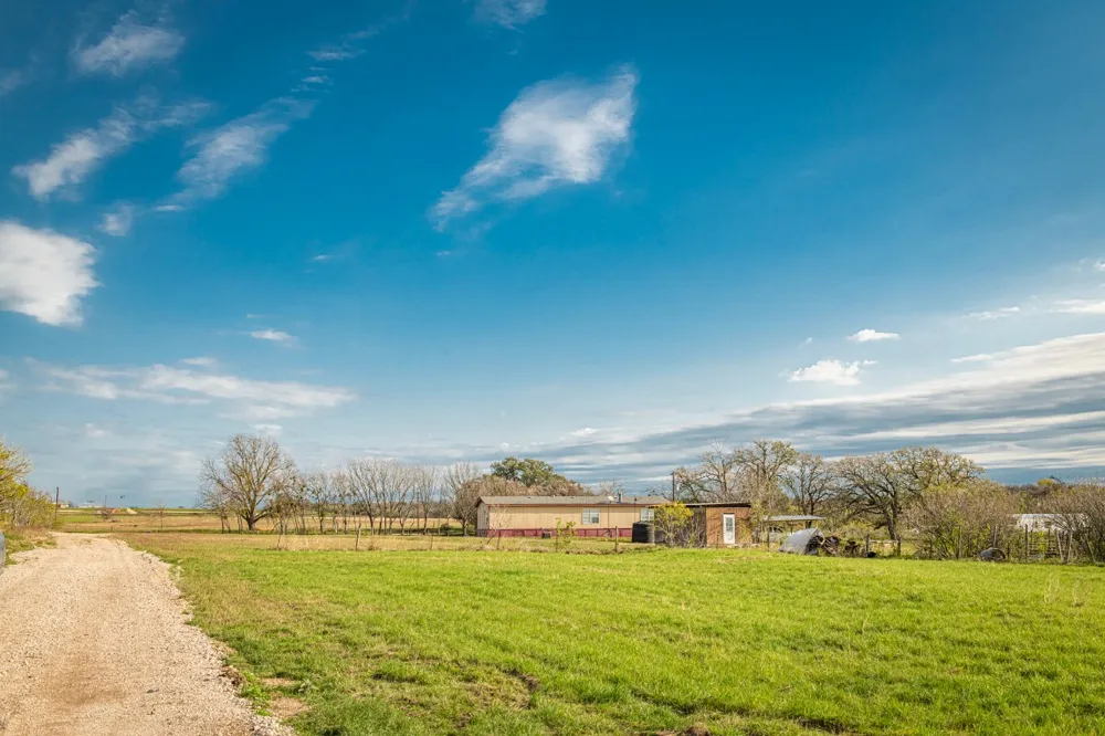 3370 Pettytown Road Dale, TX 78616