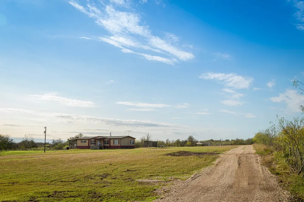 3370 Pettytown Road Dale, TX 78616