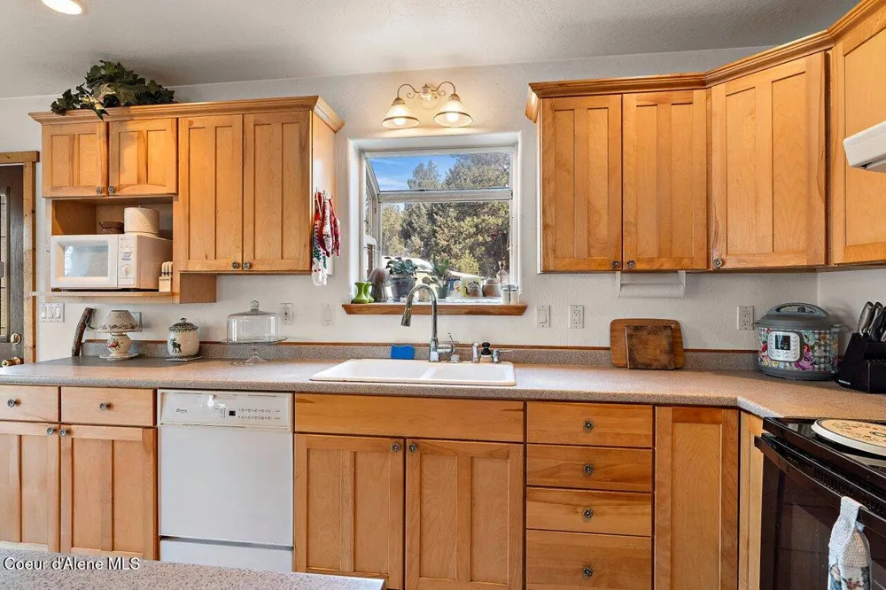 95 Twin Rivers Road Athol, ID 83801