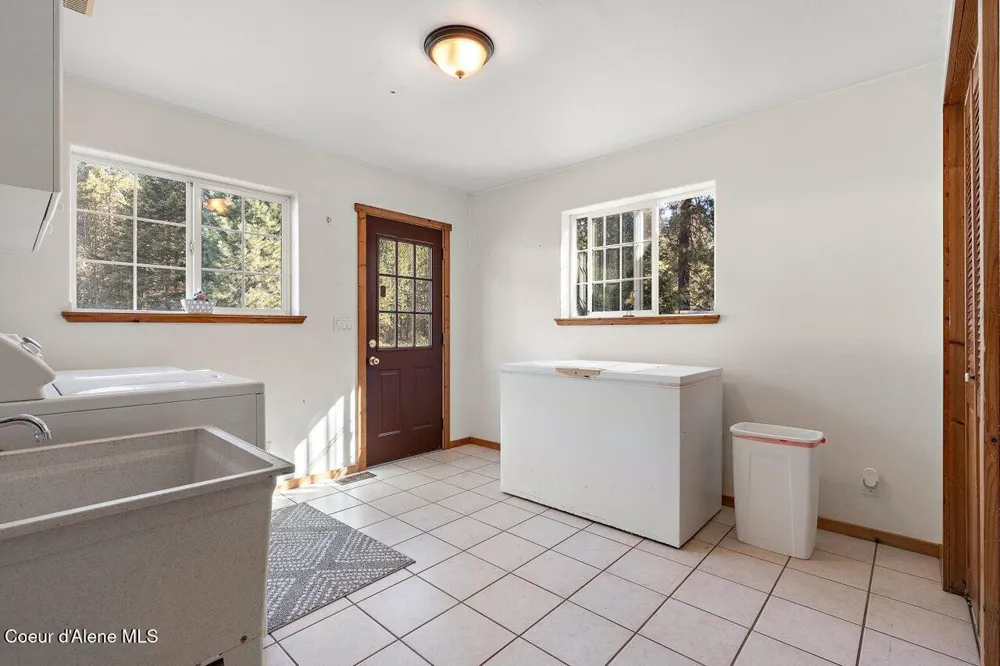 95 Twin Rivers Road Athol, ID 83801