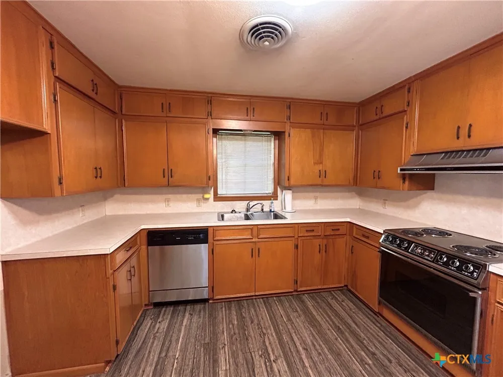 614 Apollo Drive Edna, TX 77957