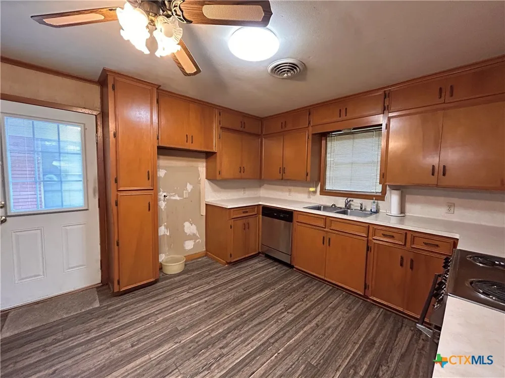 614 Apollo Drive Edna, TX 77957