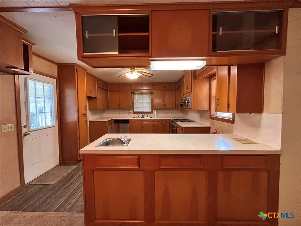 614 Apollo Drive Edna, TX 77957