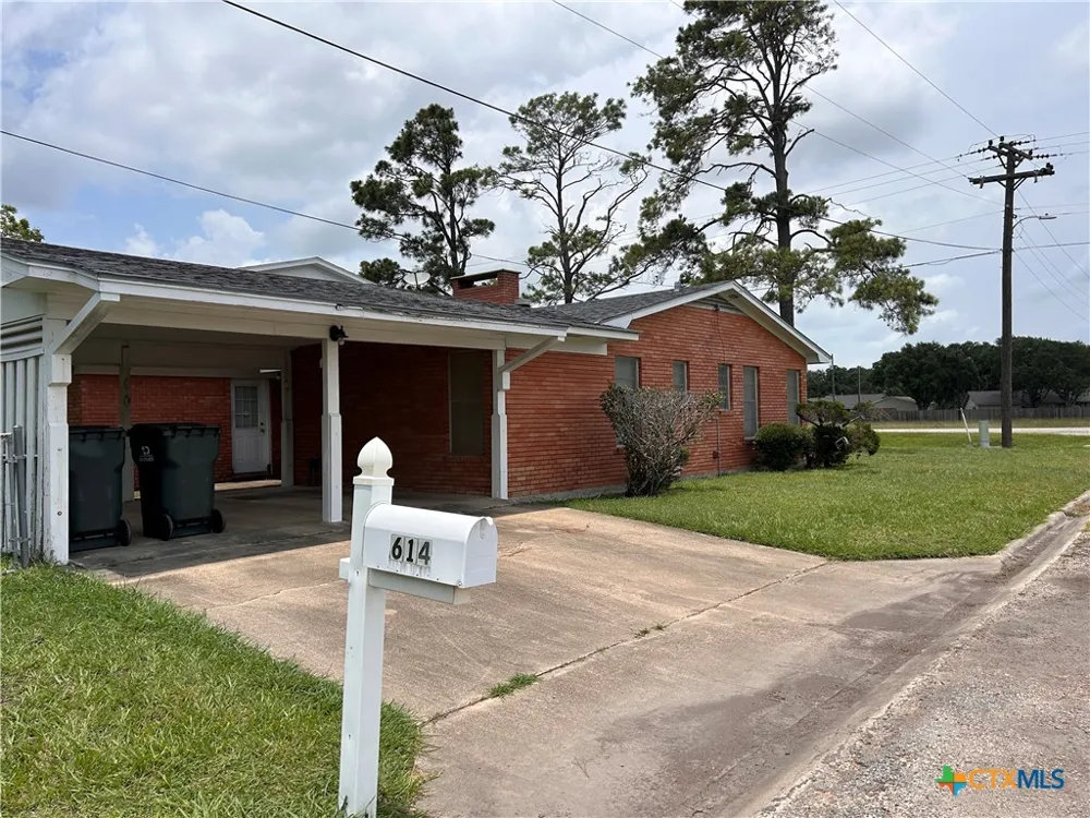 614 Apollo Drive Edna, TX 77957