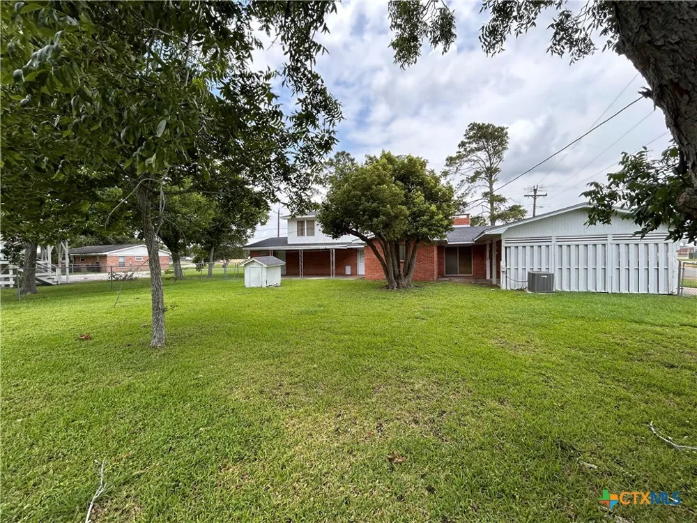 614 Apollo Drive Edna, TX 77957
