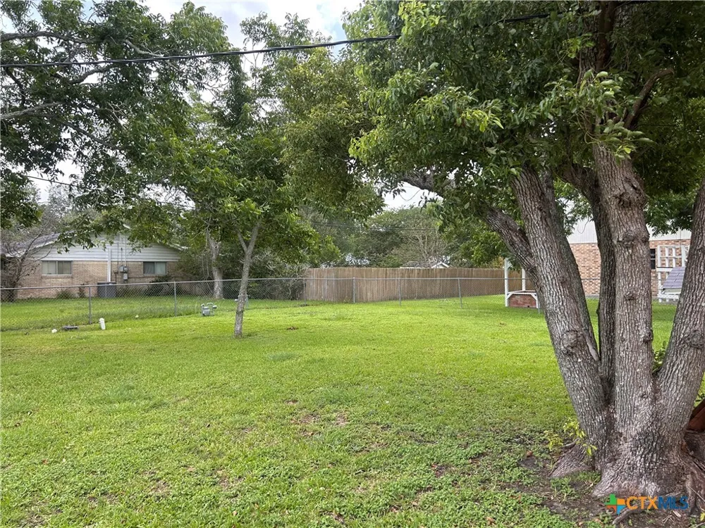 614 Apollo Drive Edna, TX 77957