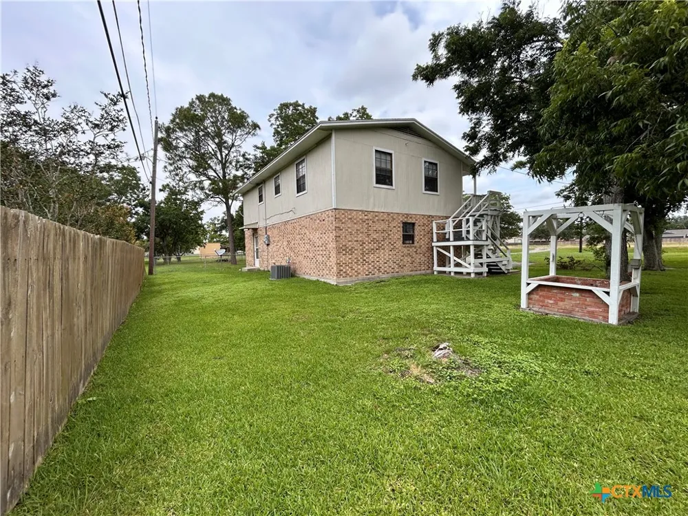 614 Apollo Drive Edna, TX 77957