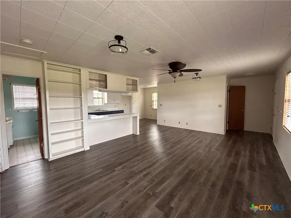 614 Apollo Drive Edna, TX 77957