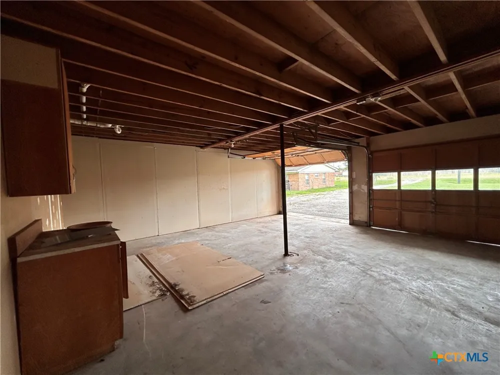 614 Apollo Drive Edna, TX 77957