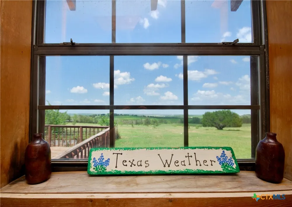 2725 Old Lehmann Road Kingsbury, TX 78638