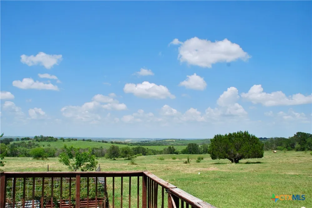 2725 Old Lehmann Road Kingsbury, TX 78638