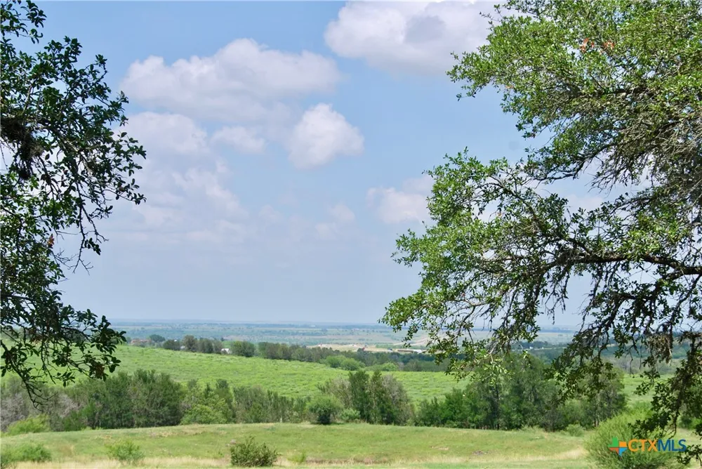 2725 Old Lehmann Road Kingsbury, TX 78638