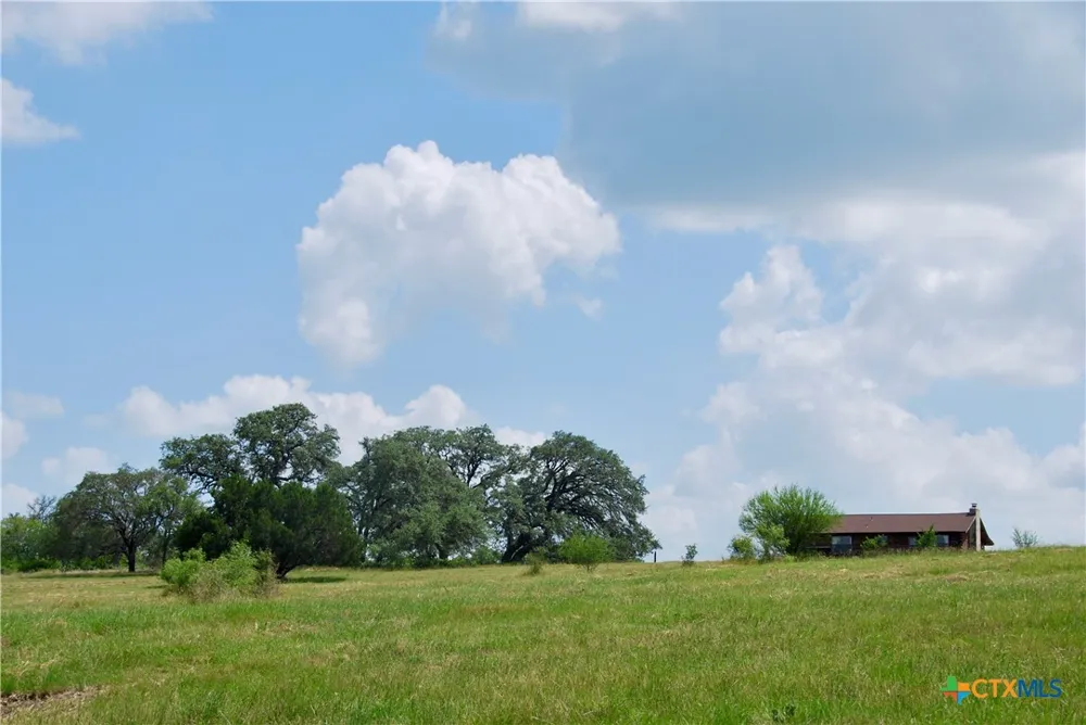 2725 Old Lehmann Road Kingsbury, TX 78638