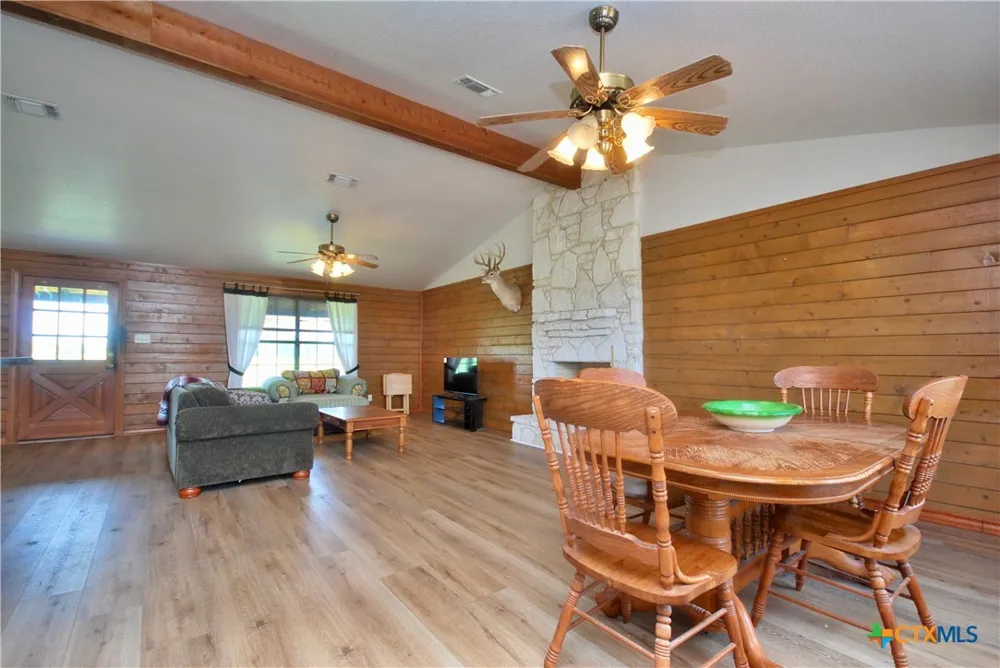 2725 Old Lehmann Road Kingsbury, TX 78638