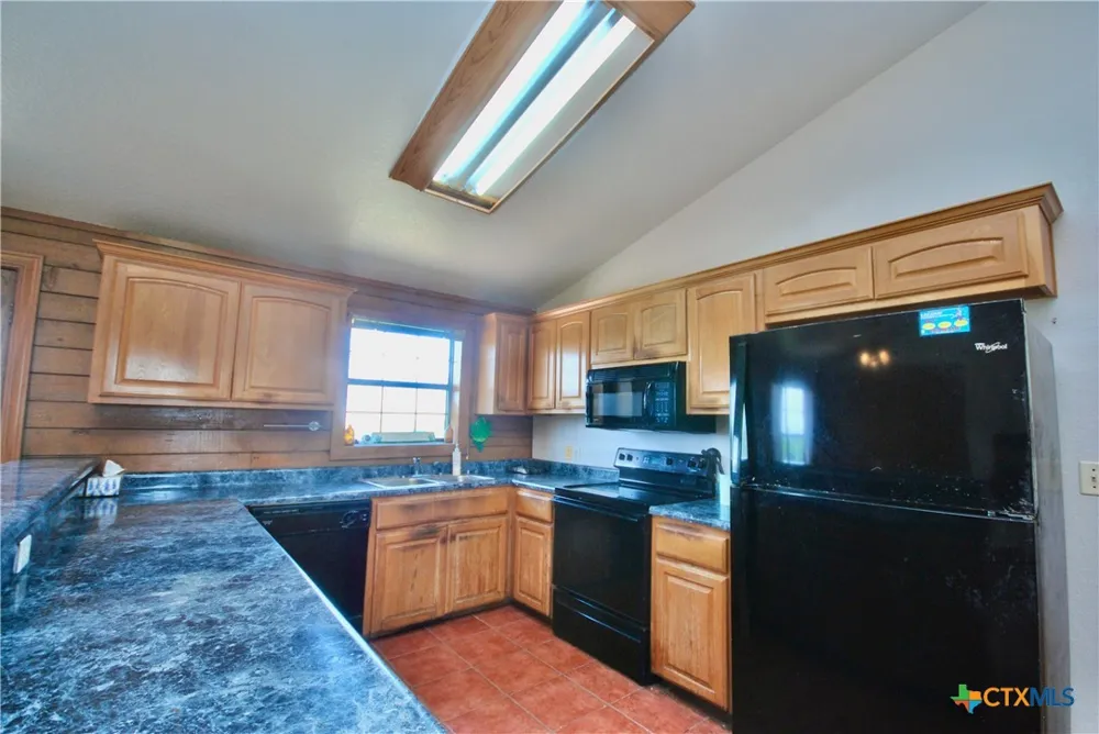 2725 Old Lehmann Road Kingsbury, TX 78638