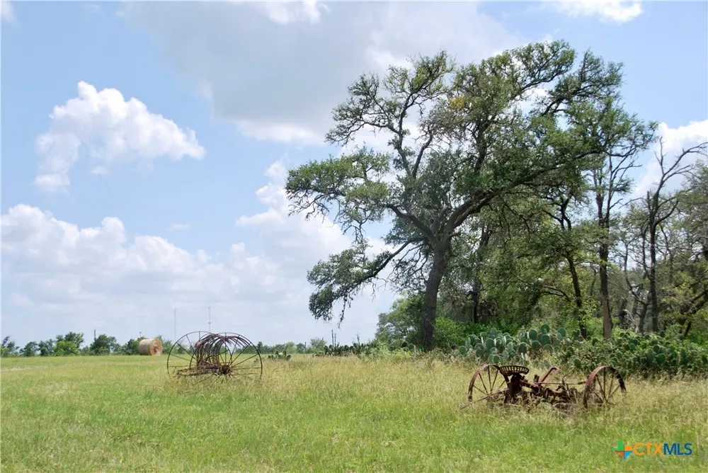 2725 Old Lehmann Road Kingsbury, TX 78638